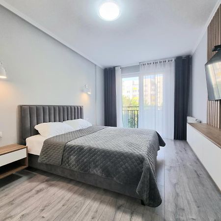Center, Albisoara Str., 1Bedroom And Living With Balcony Chisinau Exterior photo