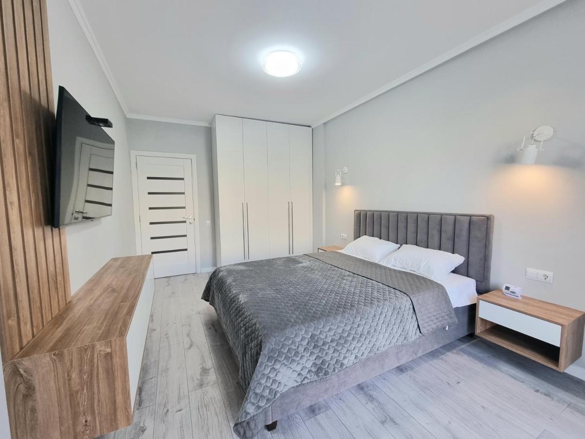 Center, Albisoara Str., 1Bedroom And Living With Balcony Chisinau Exterior photo